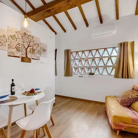 Appartement Cozy Intypical Hayloft With Garden - Happy
